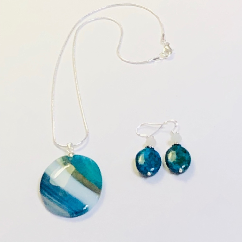 NATURAL CRYSTALS Healing Striped Onyx Druzy Necklace & Chrysocolla Earrings - Picture 2 of 8